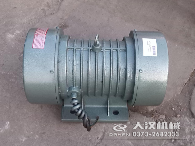VB振動(dòng)電機(jī)的選型要根據(jù)所匹配產(chǎn)品需要的激振大小，進(jìn)行選擇。